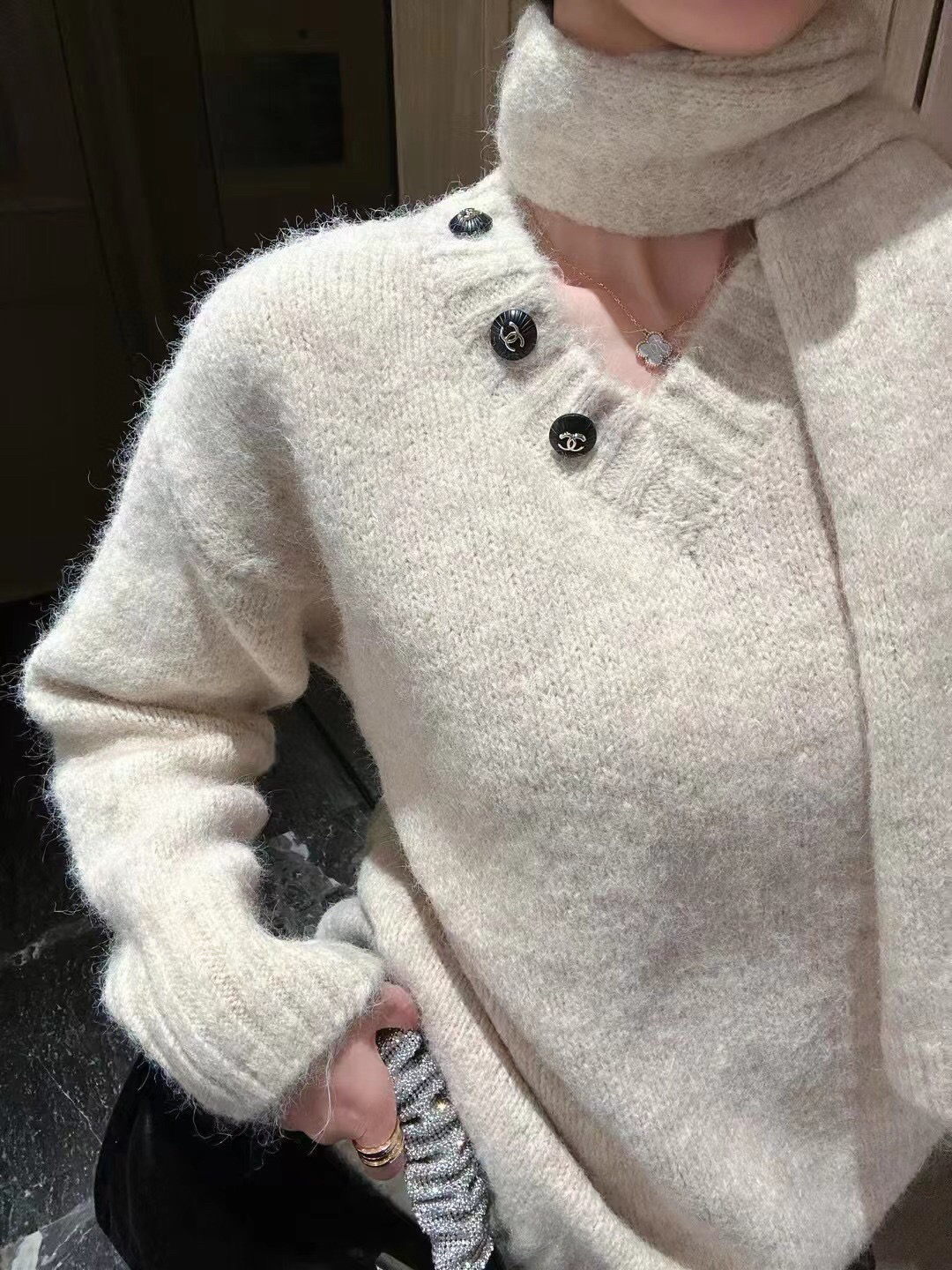 샤넬  목 스카프 스웨터 긴팔 스웨터 (해외배송)