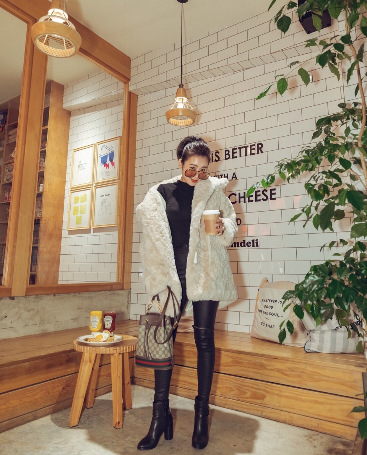 구찌 오피디아 시리즈 미듐 버킷백 (해외 배송)