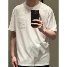로에베 25SS  단색 포켓 로고 자수 티셔츠(해외 배송)