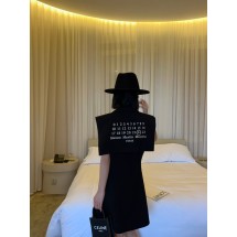 마르지엘라  블랙 라벨 민소매 자수 레터 숄 드레스 (해외 배송)